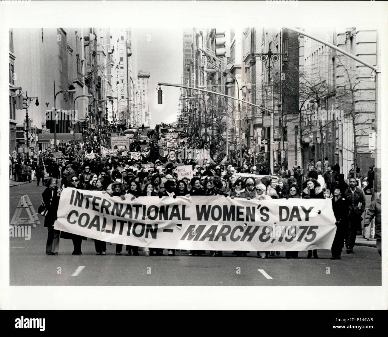 La Journée internationale des femmes Coalition. 5e Avenue et de la 32 Street, NYC APRESS Banque D'Images