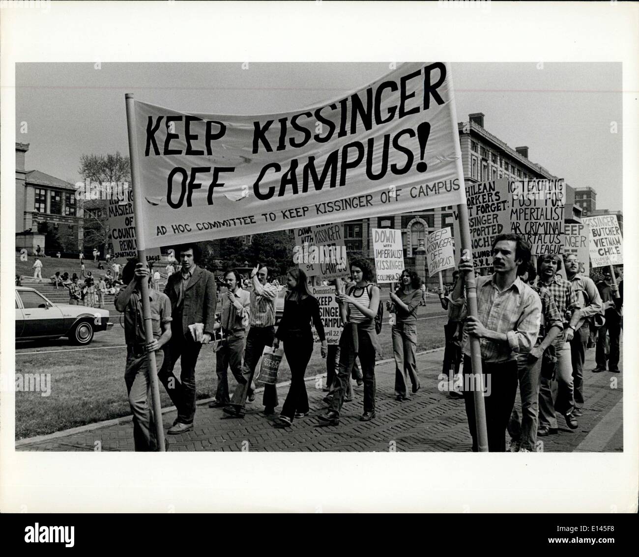 Avril 04, 2012 - Les étudiants de l'Université de la Colombie-Britannique et les membres de la ''Spartacus'' de la Ligue des jeunes manifester contre la nomination de Kissinger à une chaire d'excellence dans le département de Science Politique Banque D'Images