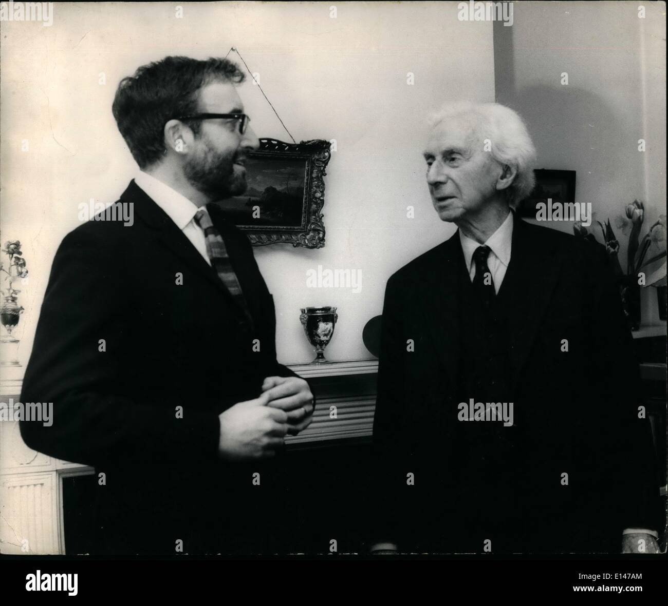 Avril 16, 2012 - Les pourparlers de paix - par Peter Sellers et Bertrand Russell:Le grand old man du désarmement nucléaire et de l'ex-goon de Banque D'Images