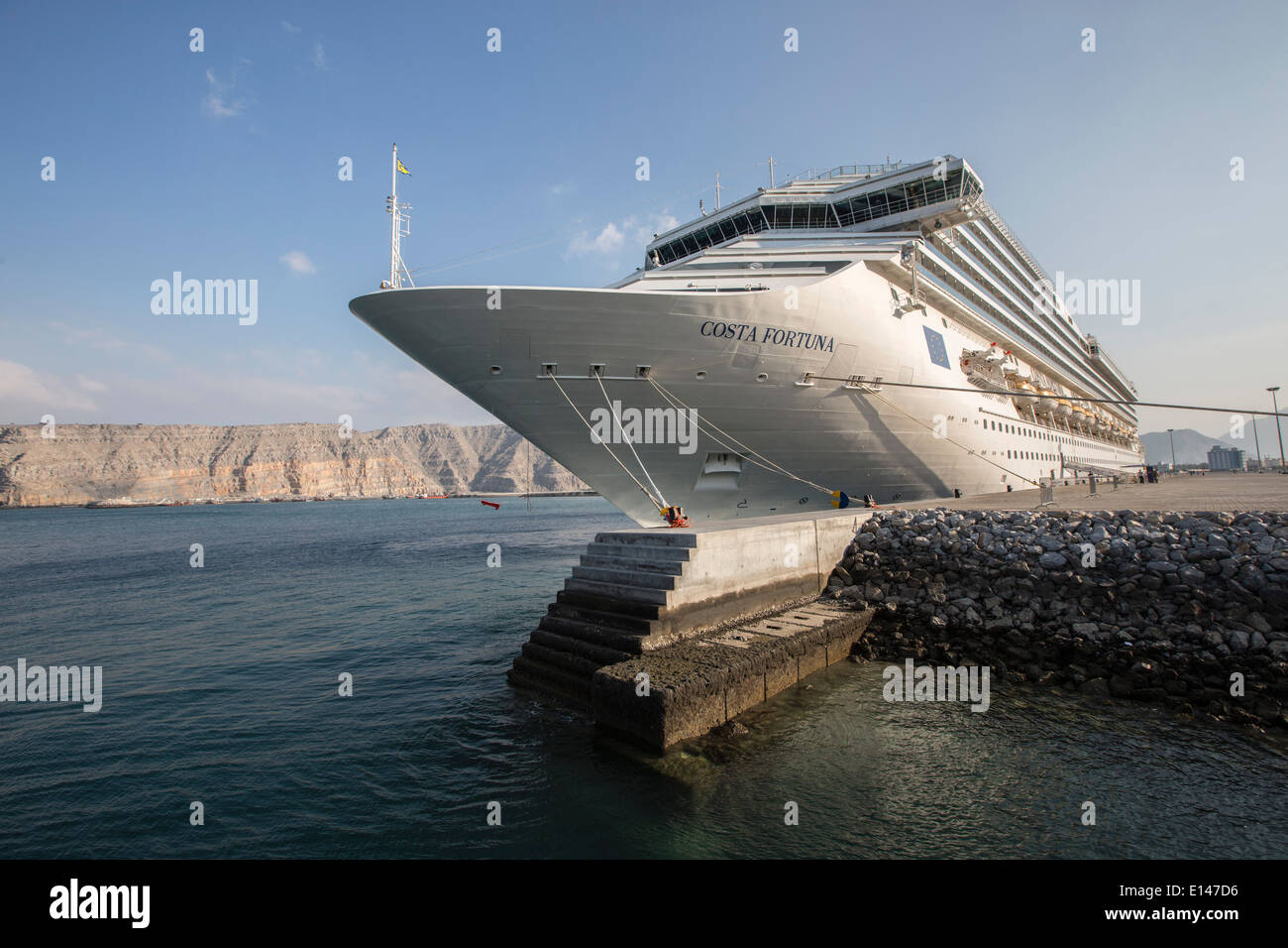 Oman, Khasab, navire de croisière Costa Fortuna Banque D'Images
