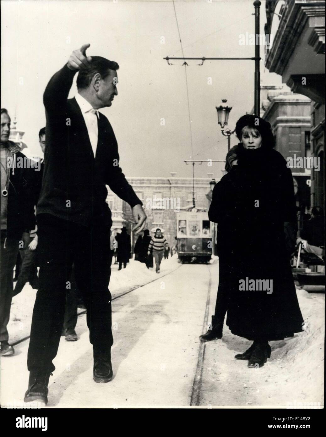 Le 17 avril 2012 - Moscou vient à l'Espagne pour '« Docteur Jivago'' : bien connu de nombreuses stars participent à la David Lean film '« Docteur Jivago'' actuellement grand roman de Boris Pasternak englobe l'expérience dramatique de la Russie au cours des cinquante dernières années et bien que le roman fut supprimé en Russie il a obtenu le Prix Nobel pour l'auteur et a été traduit dans la plupart des langues après avoir été sorti clandestinement de la Russie, ces participants : Alec Guinness - Ralph Richardson) Omar Sharif et Geraldine Chaplin Banque D'Images