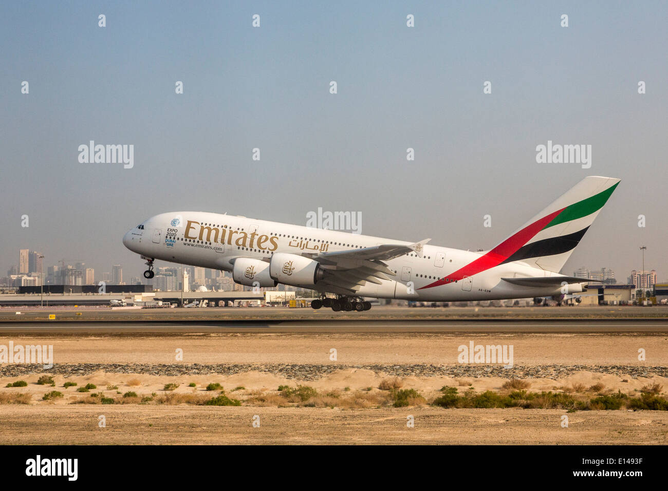 Emirats arabes unis, dubaï, A-380 avion a partir de l'Emirates Airlines prend son envol Banque D'Images