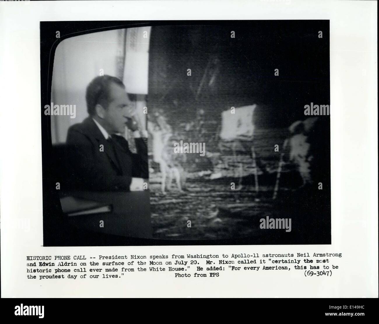 Le 17 avril 2012 - Appel téléphonique Historique : Le président Nixon parle de Washington pour Apollo-11 les astronautes Neil Armstrong et Edwin Aldrin sur la surface de la lune le 20 juillet. M. Nixon a appelé il a certainement du plus ancien appel jamais faits à partir de la Maison Blanche. Il a ajouté ; ''American, ce doit être le plus jour de notre vie" Banque D'Images