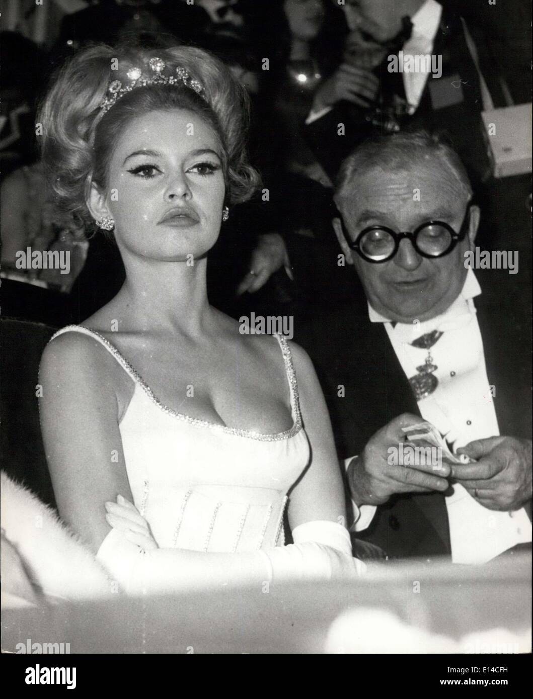 Jeune Actrice Qui Souhaitent Devenir Une Vedette Brigitte bardot 2012 Banque de photographies et d'images à haute résolution  - Alamy
