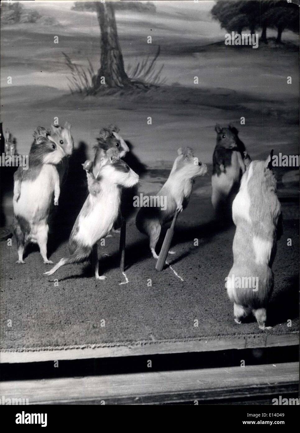 Le 17 avril 2012 - Les cobayes de Cricket : c'est une autre vue du tableau d'une fête du village, et révèle l'habileté avec laquelle Potter utilisé l'art pour transmettre son taxide idées. Les expressions, la posture, la précision du détail dans les décors et autres facteurs sont indicateur sûr de génie. Banque D'Images
