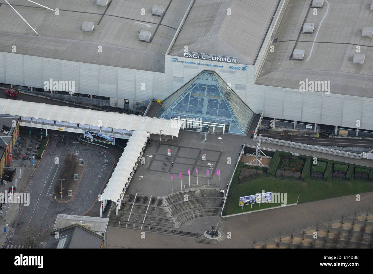 Un gros plan vue aérienne montrant l'entrée principale de l'Excel Centre à Londres Banque D'Images
