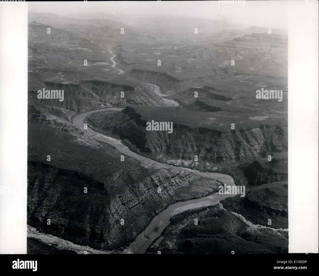 Avril 18, 2012 - La source du Nil Bleu : Une vue aérienne du puissant fleuve sur lequel la richesse du Soudan et l'Egypte dépendent, prises 3-heure de vol d'Addis Abéba sur la Route De Gondar, l'ancienne capitale. Banque D'Images