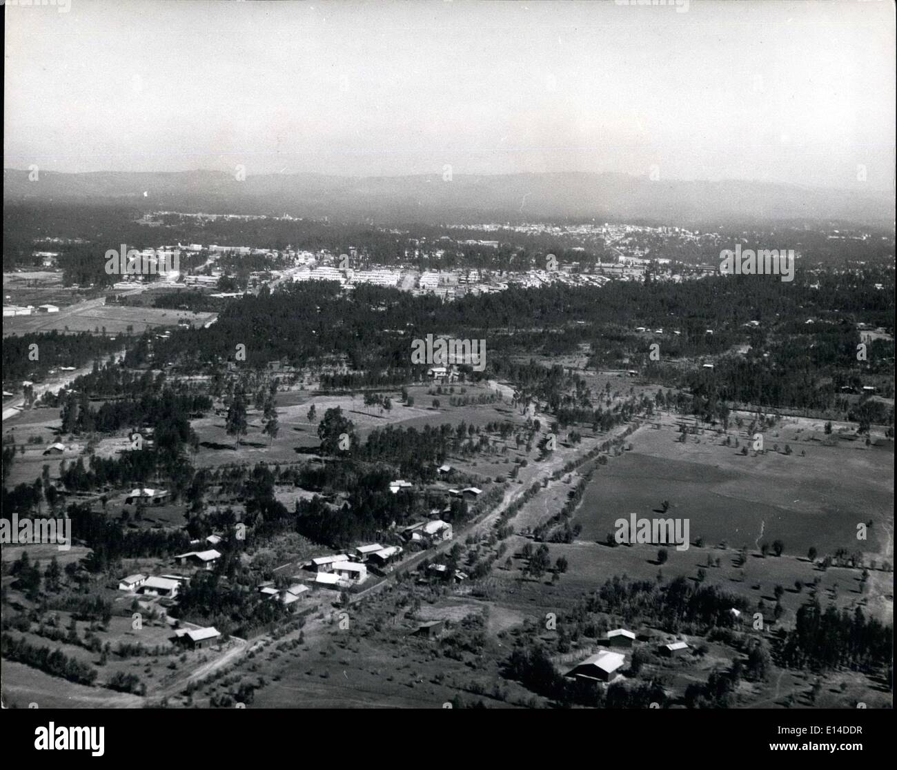 18 avril 2012 - Aujourd'hui l'Éthiopie : une vue aérienne de la banlieue d'Addis Abeba, la capitale de la ville haute sur le plateau. Banque D'Images