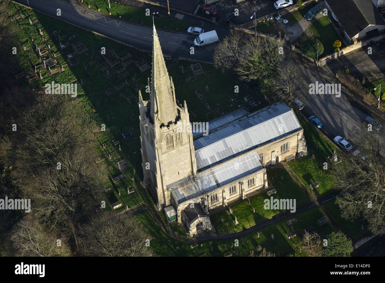 Une vue aérienne montrant l'église All Saints à Laughton-en-le-Morthen, Yorkshire Banque D'Images