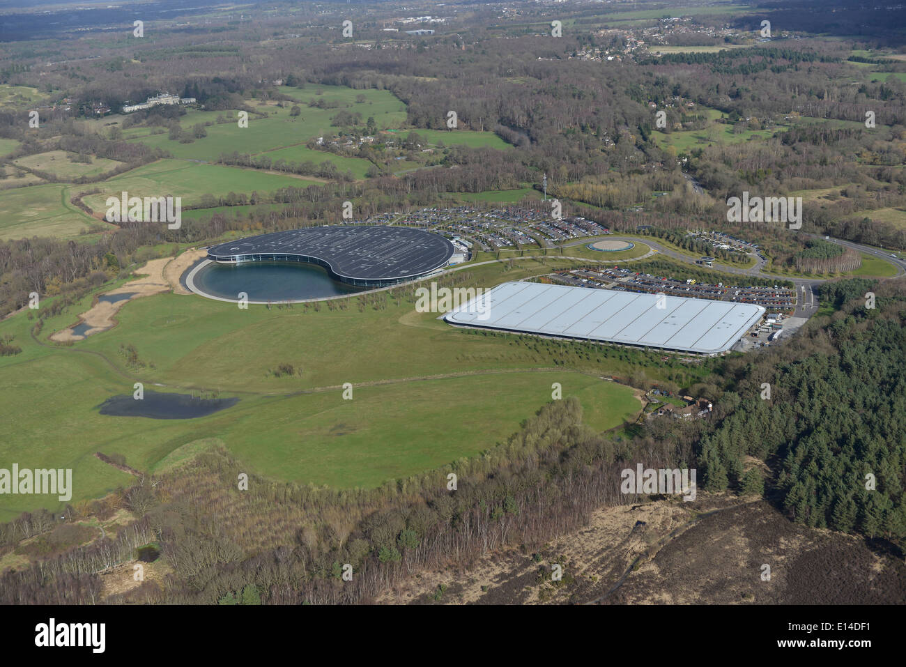 Une vue aérienne du centre technique Mclaren près de Woking UK Banque D'Images