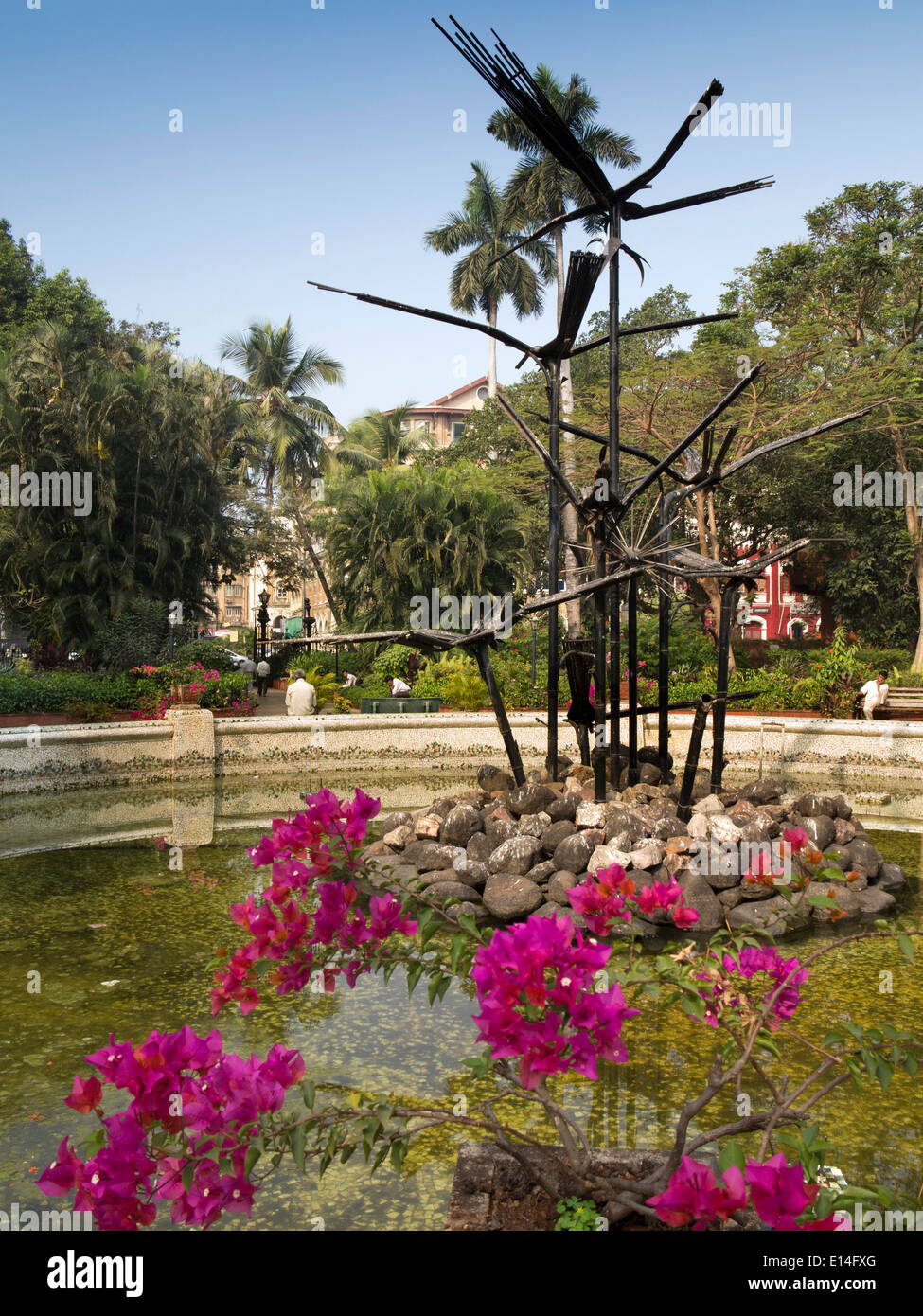 L'Inde, Mumbai, Fort District, Horniman Circle Gardens, sculpture d'oiseaux Banque D'Images