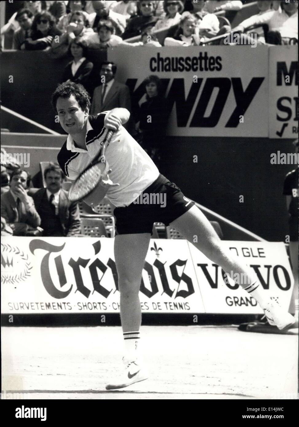 Avril 05, 2012 Tennis - Open de France 1984 : photo montre le Teenisman américain, John Mc Enroe, jouant à Roalnd Garros, il a gagné l'Argentin De La Pena en 3 sets. Banque D'Images