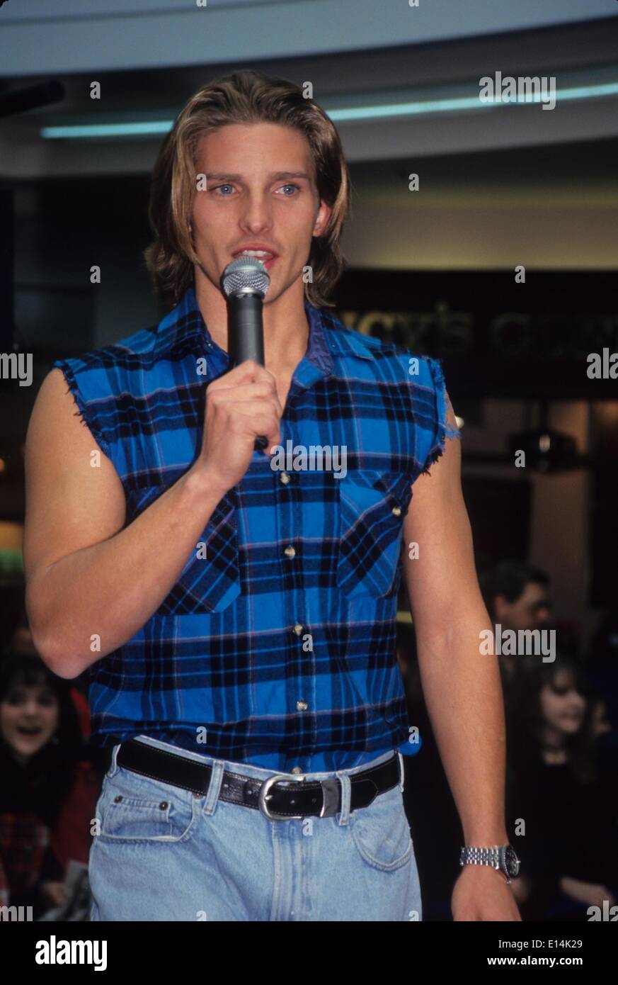 STEVE BURTON.Jason sur l'Hôpital général de 1994 Comparution personnelle.k10901Hmc.(Image Crédit : © Henry Mcgee/Photos/ZUMAPRESS.com) Globe Banque D'Images