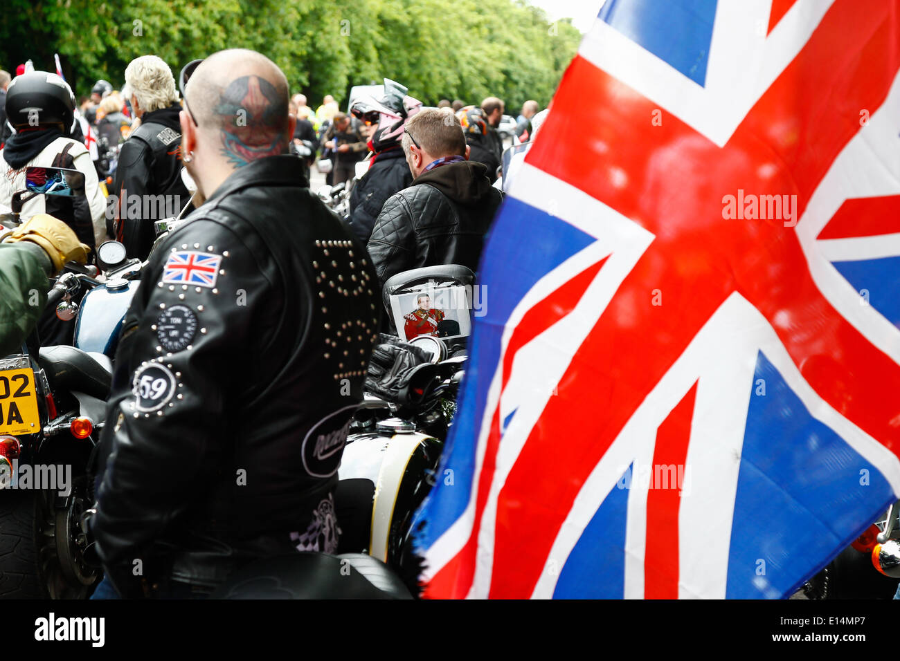 Londres, Angleterre, 22 mai, 2014. Les motards se rassemblent pour marquer le premier anniversaire de l'assassinat de Fusilier Lee Rigby près de sa caserne de Woolwich. Crédit : David Horn/Alamy Live News Banque D'Images