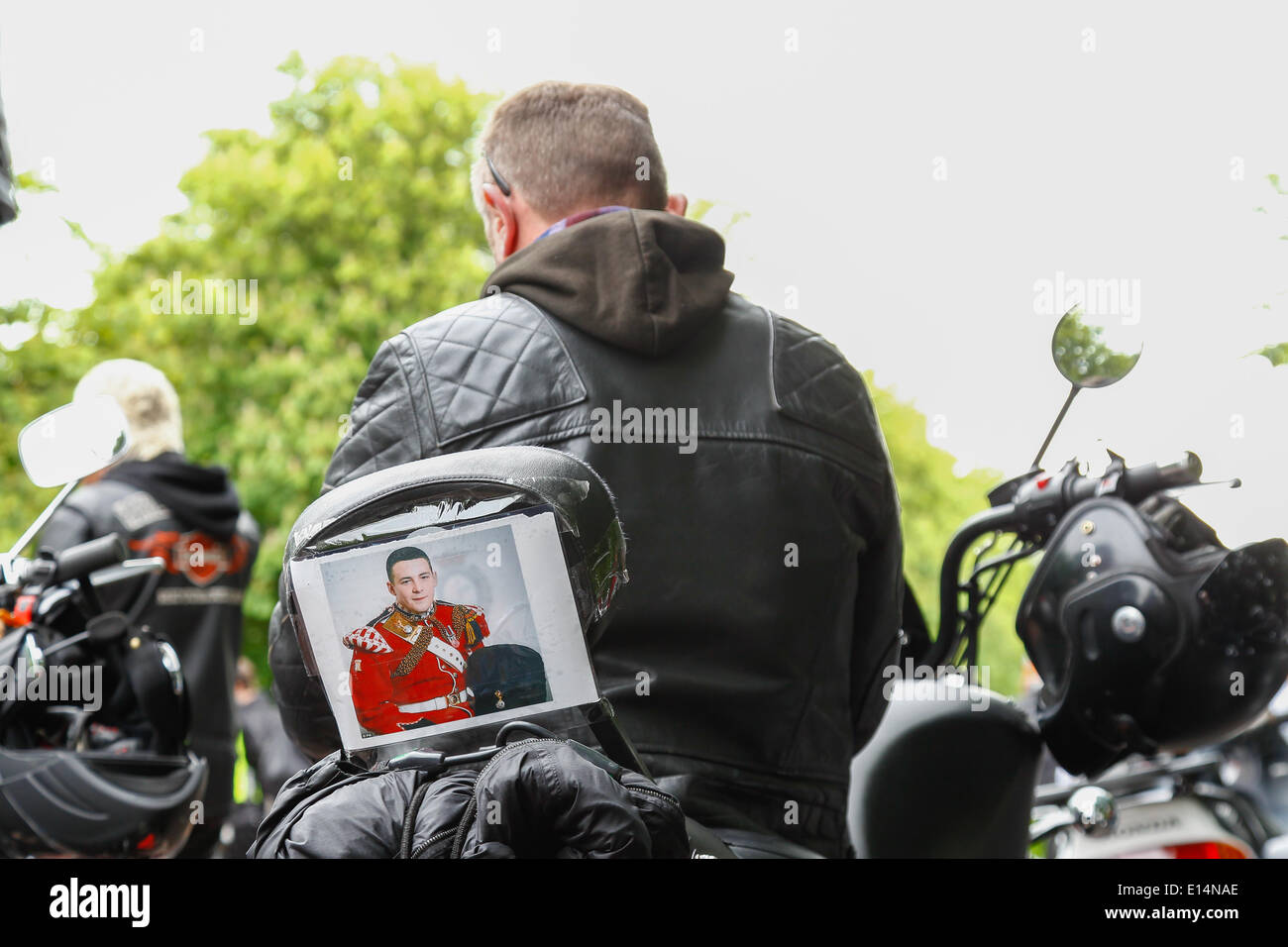 Londres, Angleterre, 22 mai, 2014. Les motards se rassemblent pour marquer le premier anniversaire de l'assassinat de Fusilier Lee Rigby près de sa caserne de Woolwich. Crédit : David Horn/Alamy Live News Banque D'Images