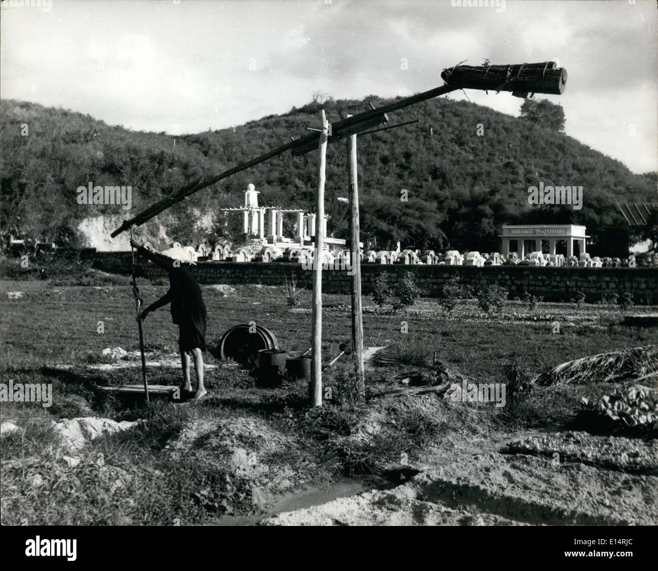 18 avril 2012 - sites et scènes au Vietnam : une fois de plus l'Extrême-Orient est en difficulté. Les marines américains ont débarqué dans le Siam et Raf fighter sont là pour voler, s'il a l'invasion communiste du Laos à proximité. Le Laos est voisin du Vietnam et nous présentons des monuments et scènes dans ce pays coloré aujourd'hui. Banque D'Images