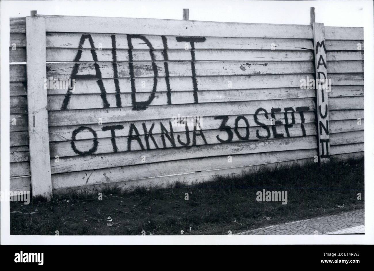 Avril 18, 2012 - L'Indonésie, Jakarta - après le coup d'État communiste peint les gens de tels signes. Ici, il est dit : ''Aidit traître'' et se connecte avec l'Aidit 30 septembre coup d'état et l'Madium affaire de 1948 date à laquelle les communistes ont aussi échoué. Banque D'Images