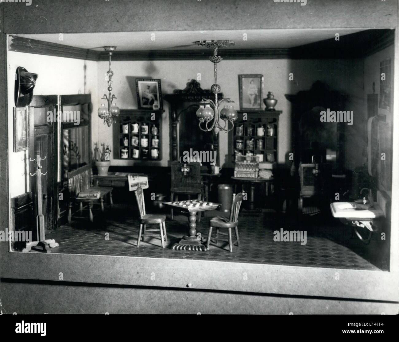 18 avril 2012 - Cette année, les nouvelles expositions au Musée Américain : le premier d'Amérique du Musée des arts décoratifs d'être mis en place dans ce pays, ou n'importe où ailleurs à l'extérieur des États-Unis est avec sa deuxième saison à Freshford manor près de Bath. Son but est de corriger l'image de ce que certains disported la culture américaine tenue par les Européens. À côté de la démonstration avec l'exemple de l'art qui, bien qu'un pays relativement jeune, l'Amérique est en aucun cas dénuée d'un arrière-plan culturel vécu dans le 17e, 18e et 19e siècles Banque D'Images