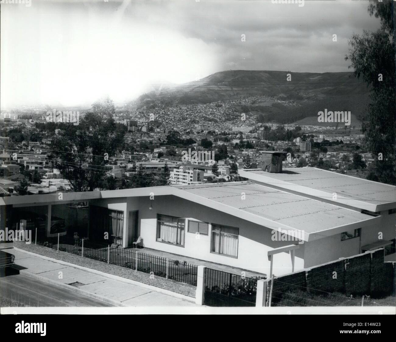 18 avril 2012 - Equateur Quito : une maison moderne d'une nouvelle section de Quito. Au contraire d'une partie coloniale, ici les résidences sont très large et confortable que la photo nous montrer. Banque D'Images