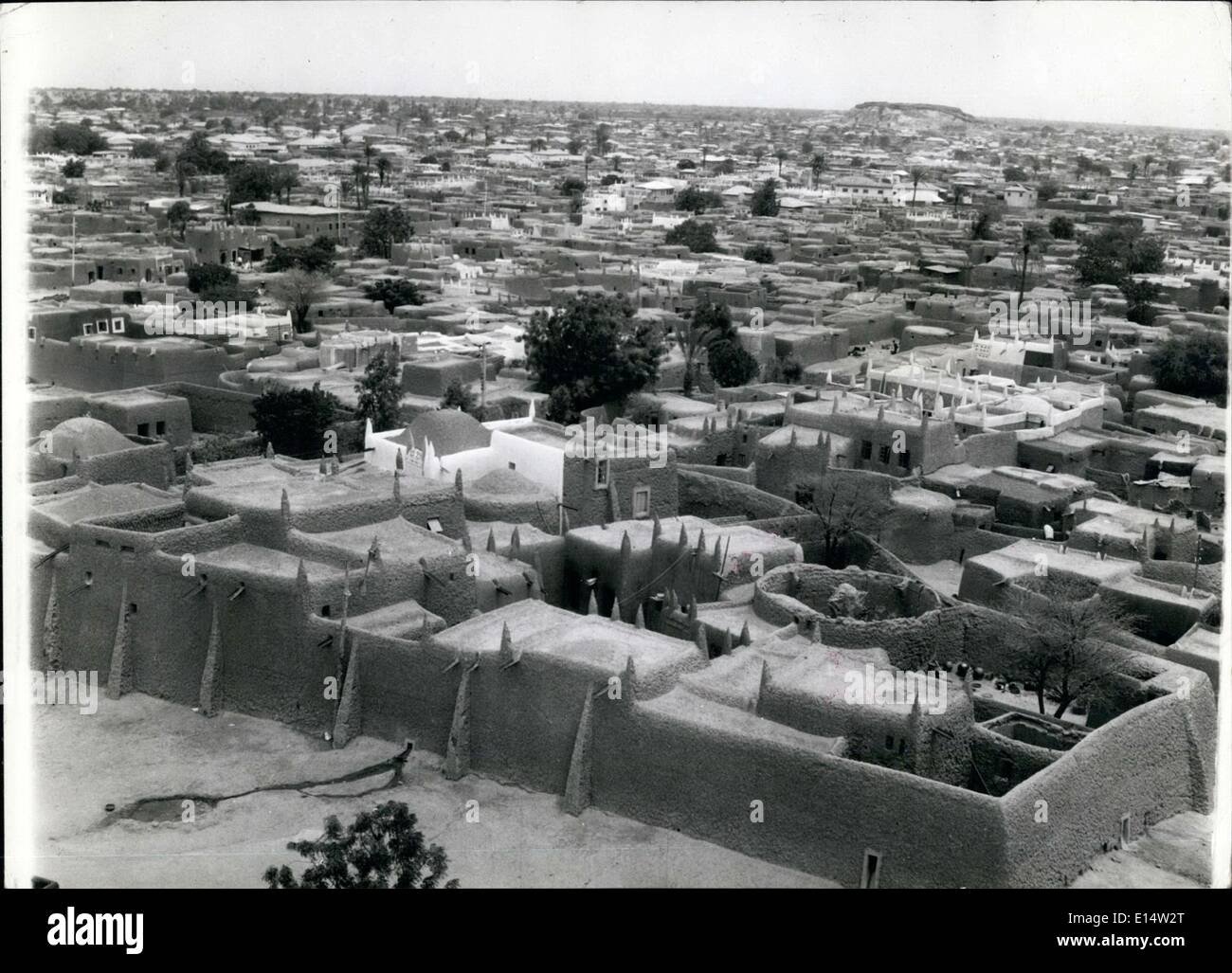 Avril 18, 2012 - Le Nord du Nigeria : Sugar-Coated Ville : Swimmering Mid-Dav dans le dédale de la chaleur, le Kano et enduits Dwellings looke comme quelque chose d'Alice au Pays des merveilles d'une ville de sable de mer Banque D'Images