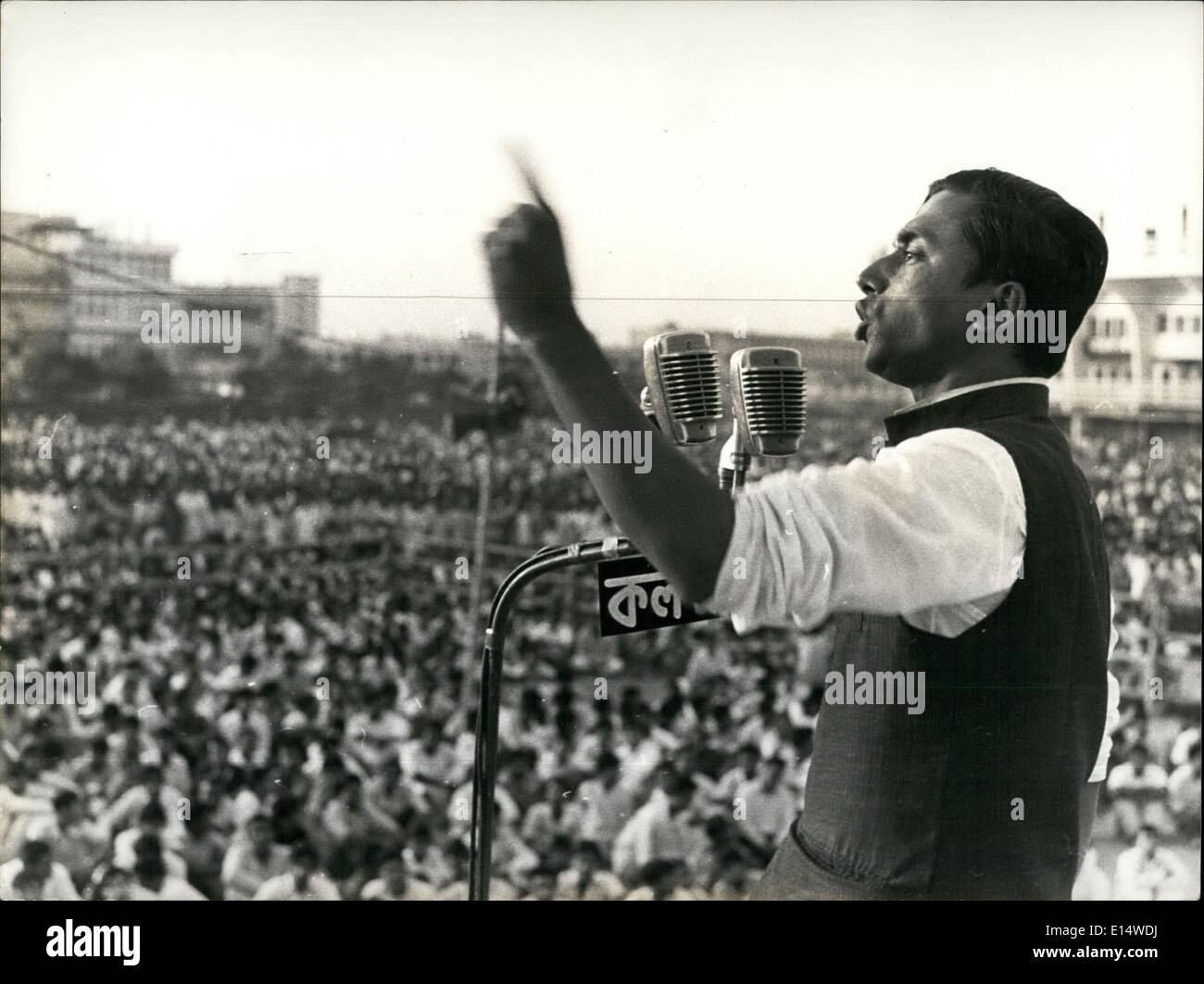 18 avril 2012 - Premières élections générales au Bangladesh le 7 mars 1973 Sahidul Cheikh Islam, Président de la Bangladesh Chatra League, les ailes de l'étudiants Mujib, la Ligue Awami, relatif au rassemblement électoral à Dacca. L'Islam est l'un des dirigeants de haut rang de Mujibur's Ligue Awami. Banque D'Images