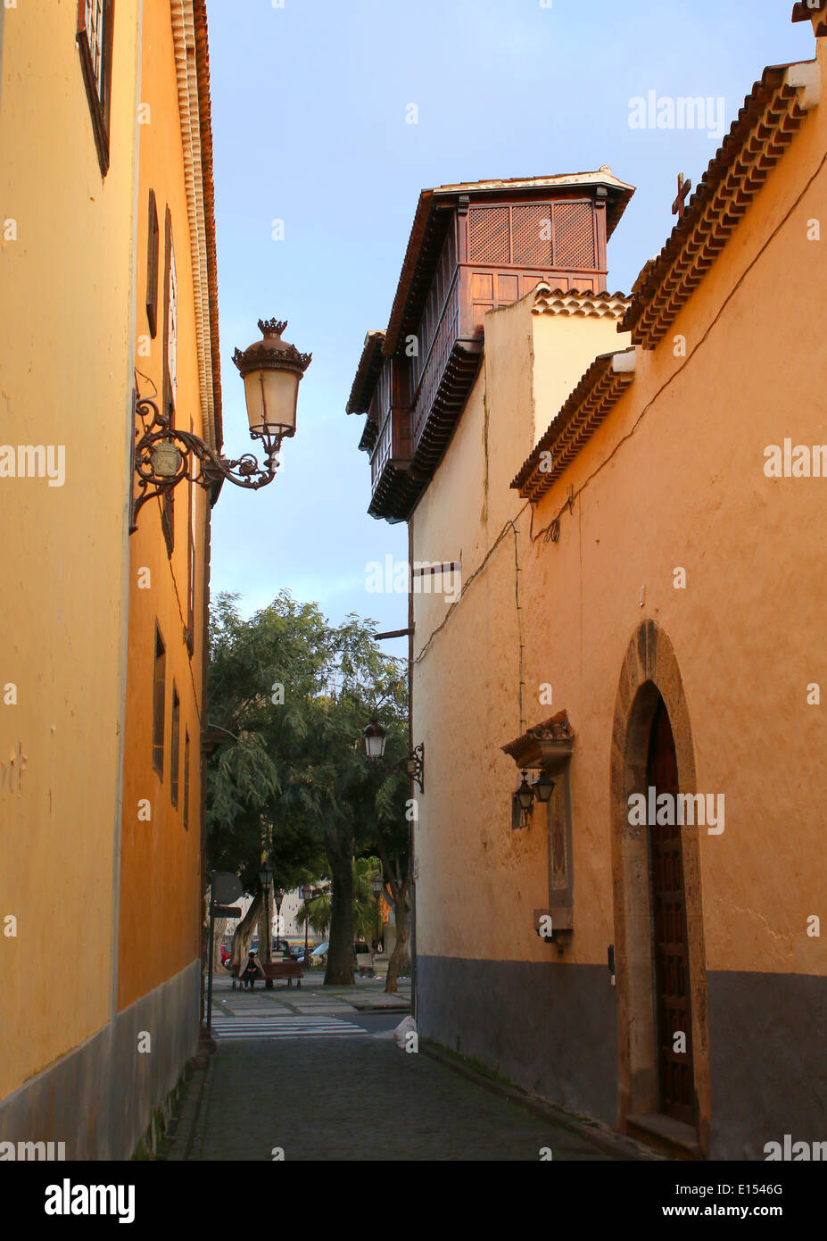 Marche à travers les rues coloniales de La Laguna, ancienne capitale de Tenerife, Espagne, vues sur la Plaza del Adelantado Banque D'Images