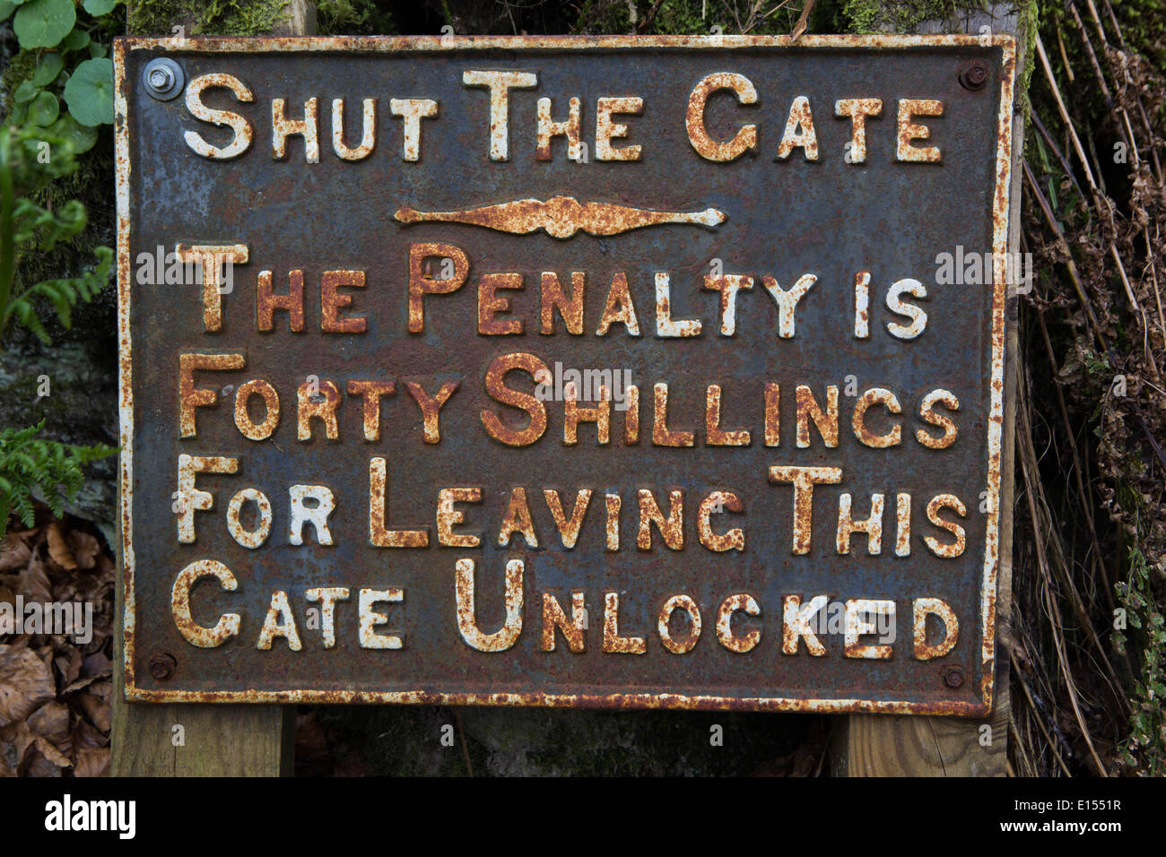 'Le vieux' Gate metal sign Banque D'Images