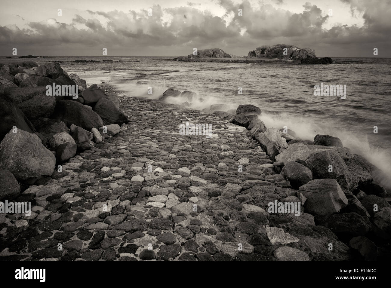 Rock route menant à greean golf Golf à Punta Mita, au Mexique. Le monde naturel Ocean island golf course. Banque D'Images