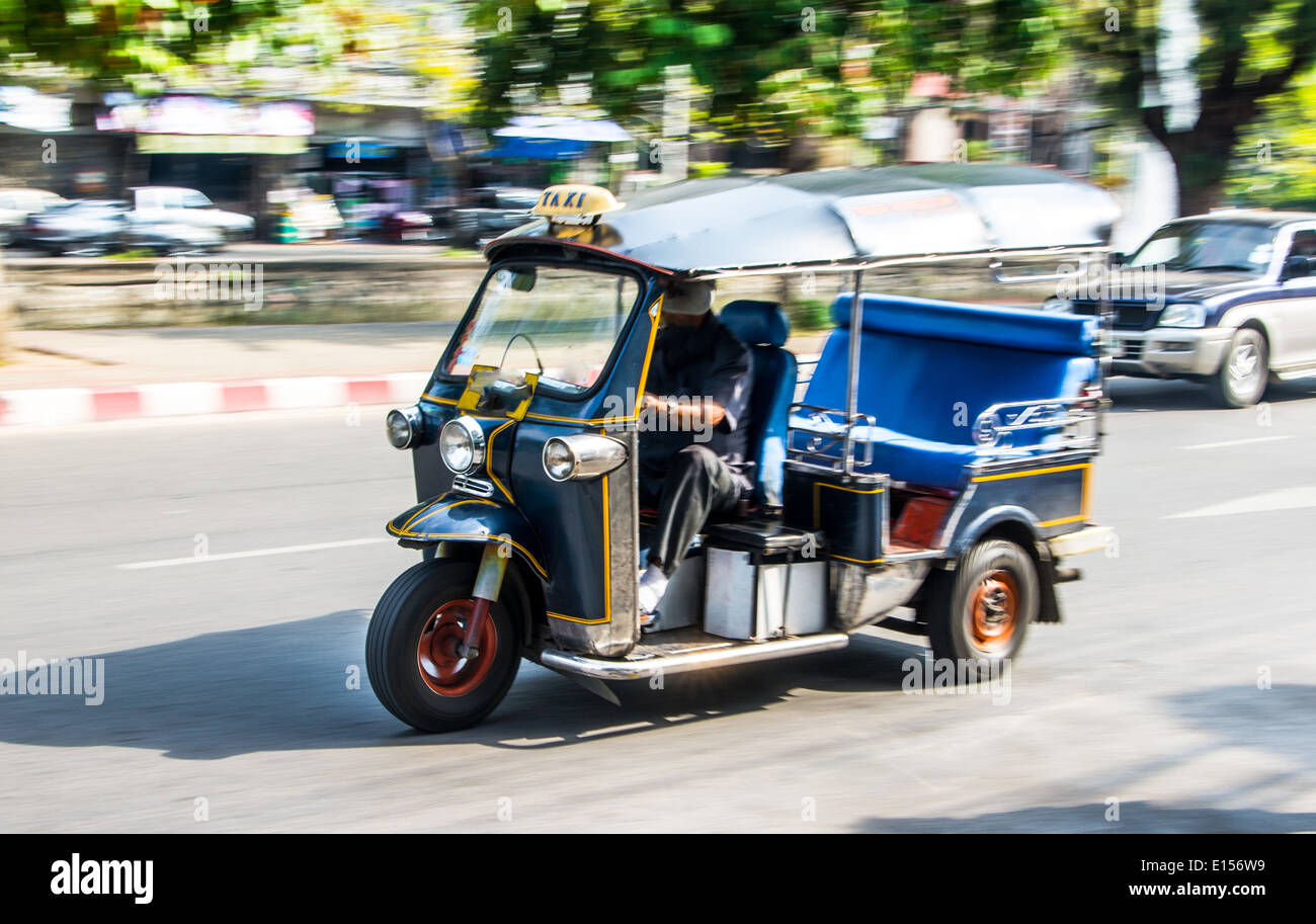 Tuk-tuk, transport préféré à Chiang Mai, Thaïlande Banque D'Images