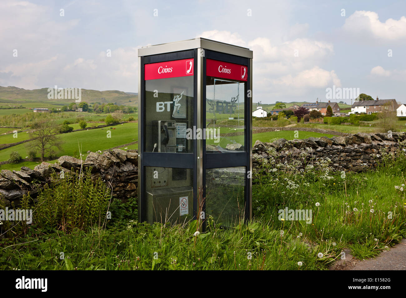Bt kx200 téléphone fort en zone rurale dans la région de Cumbria uk Banque D'Images