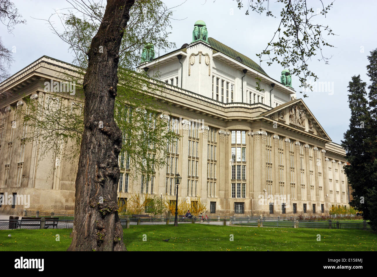 Bâtiment des archives de l'État national croate à Zagreb Banque D'Images