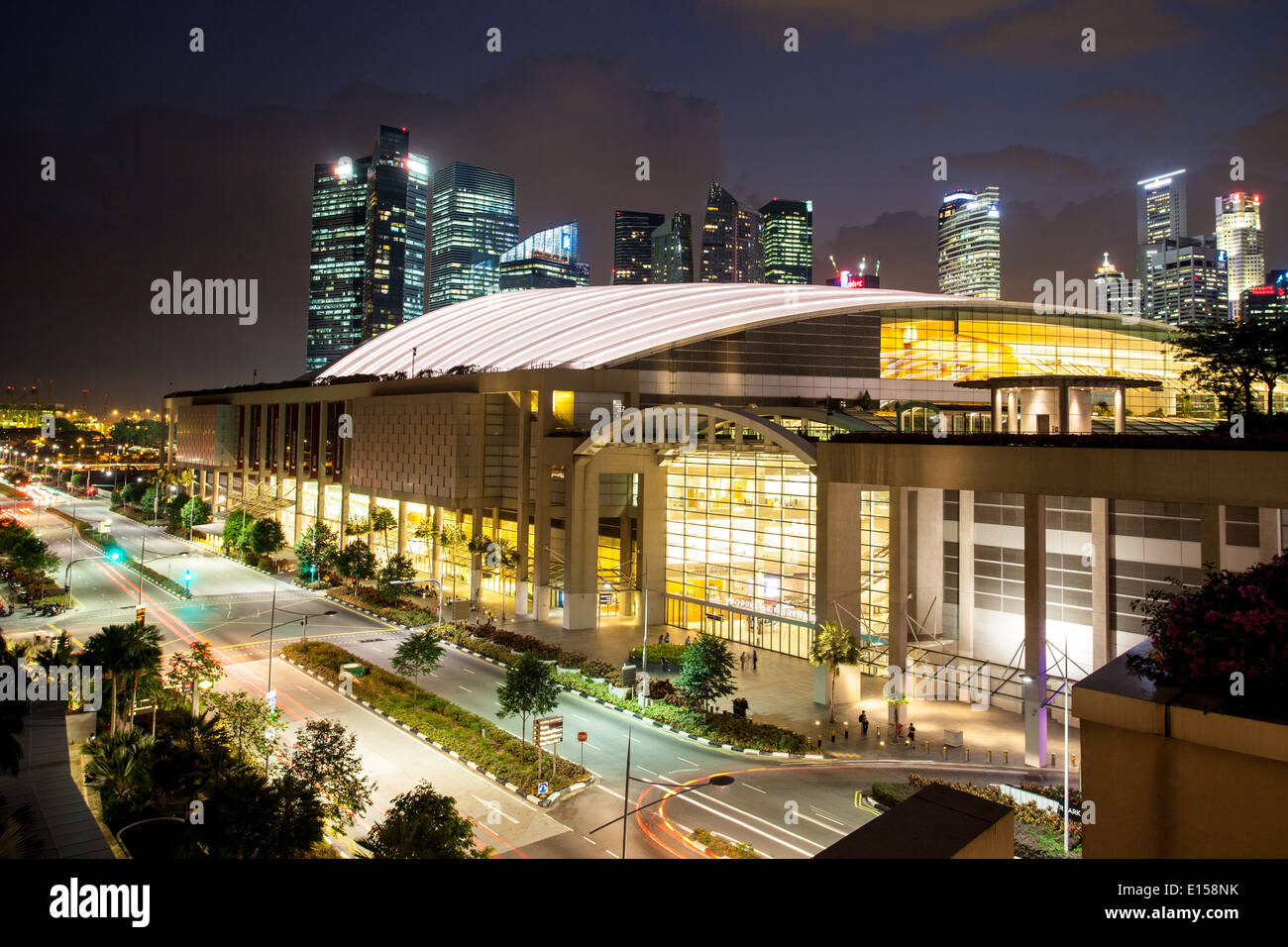 Marina Bay, Singapour - 7 avr - Marina Bay Sands Expo Convention Center à la tombée le 7 avril 2014 Banque D'Images