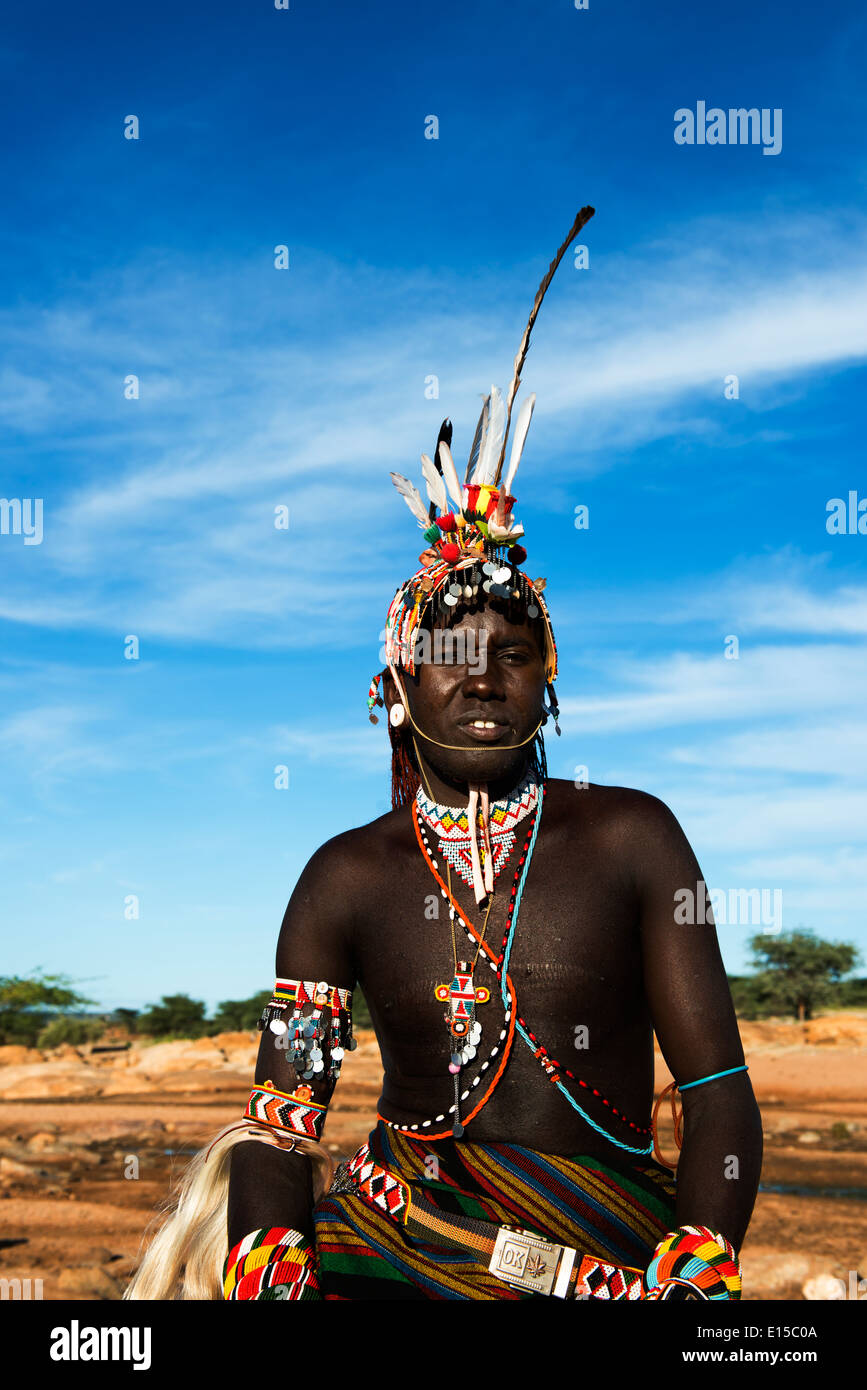 Un guerrier Samburu ( Moran ) dans le nord du Kenya. Banque D'Images