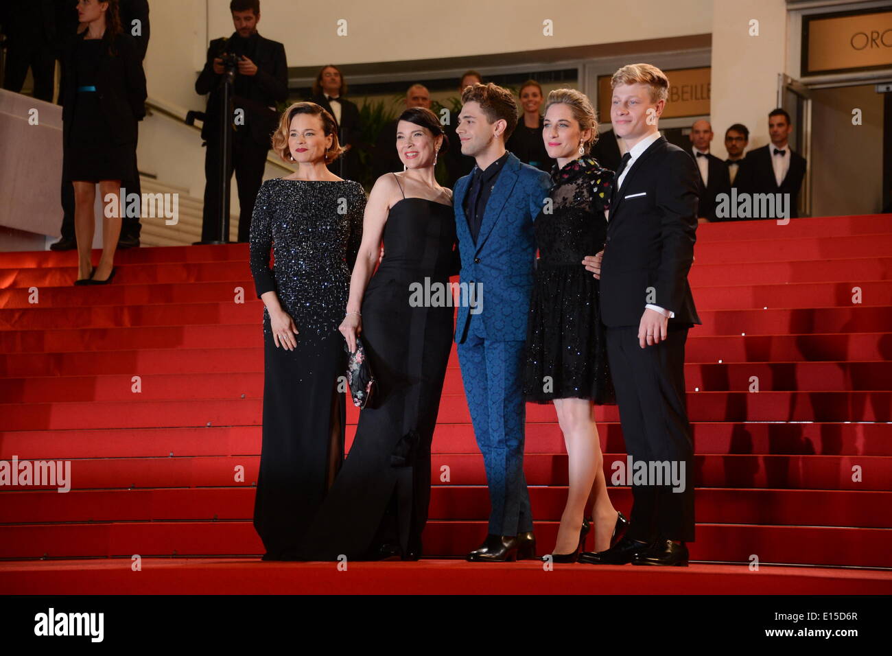 Cannes, France. 22 mai, 2014. CANNES, FRANCE - 22 MAI : Nancy Grant, Suzanne Clement, Anne Dorval, directeur Xavier Dolan et Olivier Pilon assister à la "maman" première mondiale lors de la 67 e Assemblée annuelle du Festival du Film de Cannes le 22 mai 2014 à Cannes, France Crédit : Frederick Injimbert ZUMAPRESS.com/Alamy/Live News Banque D'Images