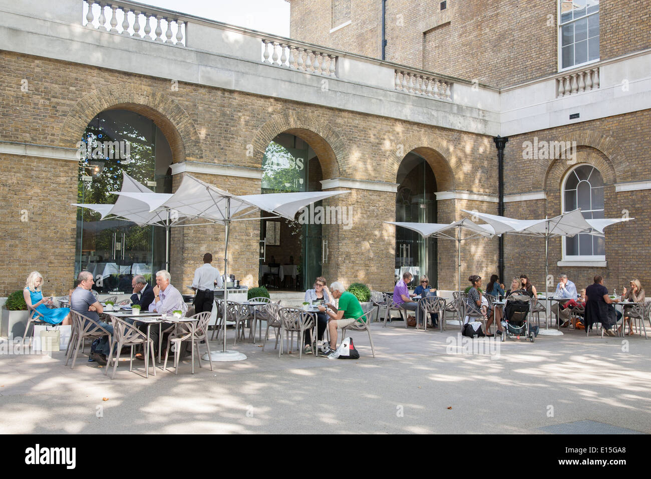 Mess Gallery Café et restaurant, Saatchi Gallery, Chelsea, Londres, Angleterre, Royaume-Uni Banque D'Images