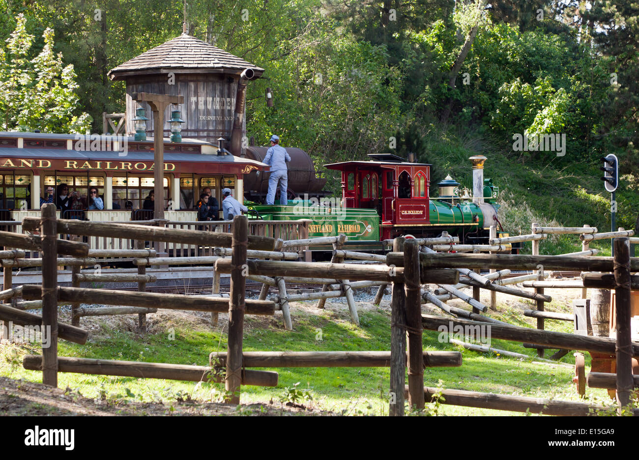 Vue sur le Disneyland Railroad à Frontierland. Disneyland Paris, Marne-la-Vallée, France, Banque D'Images