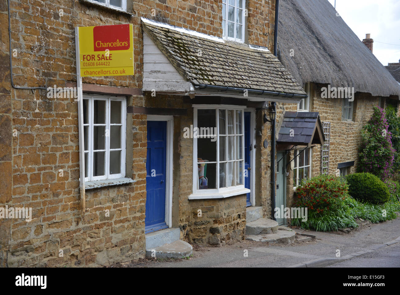 Le vieux Sweet Shop, une maison sur le marché pour la vente dans le village de north Oxfordshire Hook Norton Banque D'Images