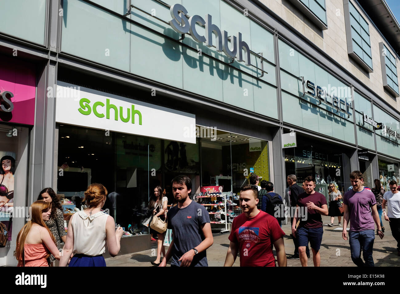 Schuh store front dans le centre-ville de Manchester UK Banque D'Images