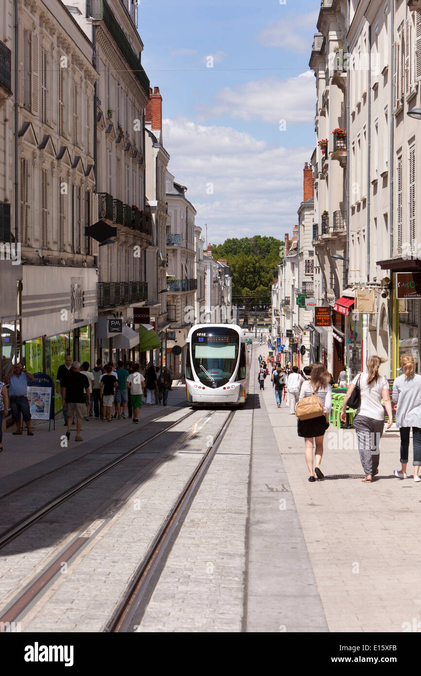 Angers (Pays de la Loire) : le tramway dans le centre-ville Banque D'Images