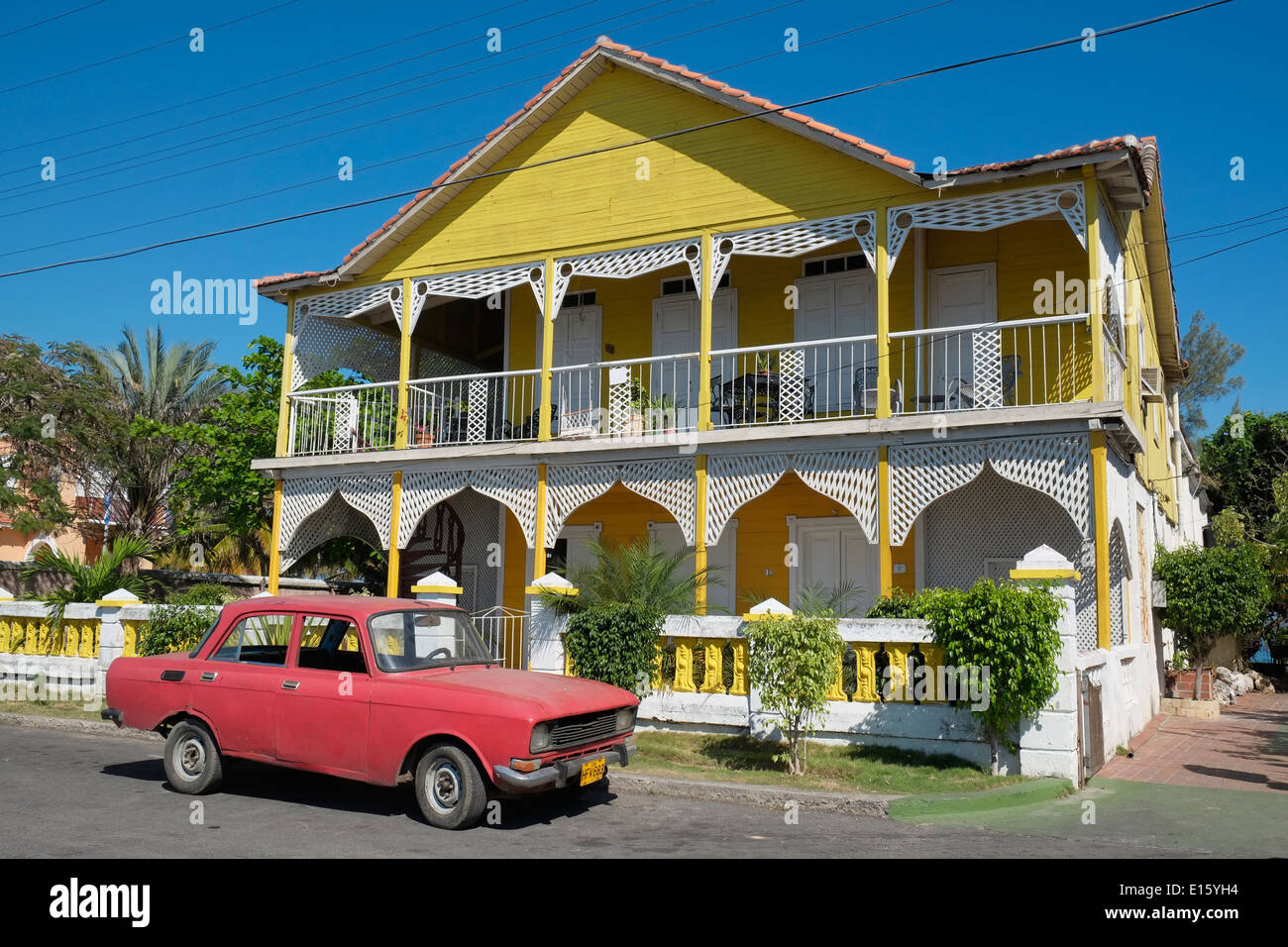 Une maison de style colonial sur la péninsule de Punta Gorda, Cienfuegos, Cuba. Banque D'Images