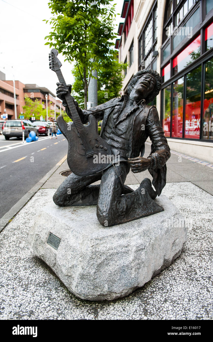 Une statue de bronze de Jimi Hendrix se trouve dans le quartier de Capitol Hill de Seattle. Banque D'Images