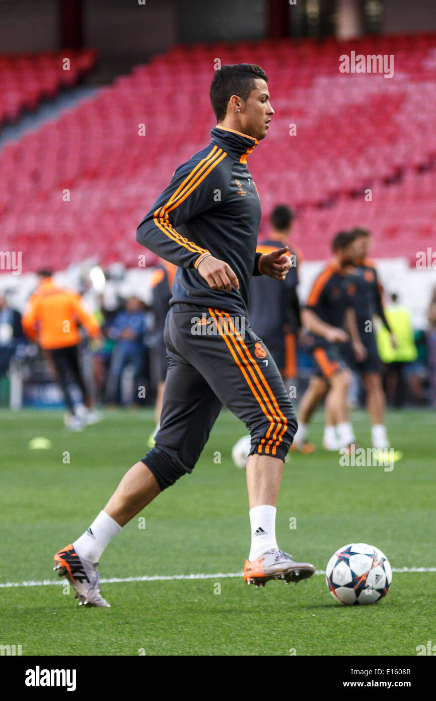 Lisbonne, Portugal. 23 mai, 2014. L'avant du Real Madrid Cristiano Ronaldo (7), au cours de la session de formation ouverte du Real Madrid au stade de la Luz à Lisbonne, Portugal. Le Real Madrid et AtlŽtico de Madrid conteste la finale de la Ligue des Champions le samedi 24 mai, 2014. Credit : Leonardo Mota/Alamy Live News Banque D'Images