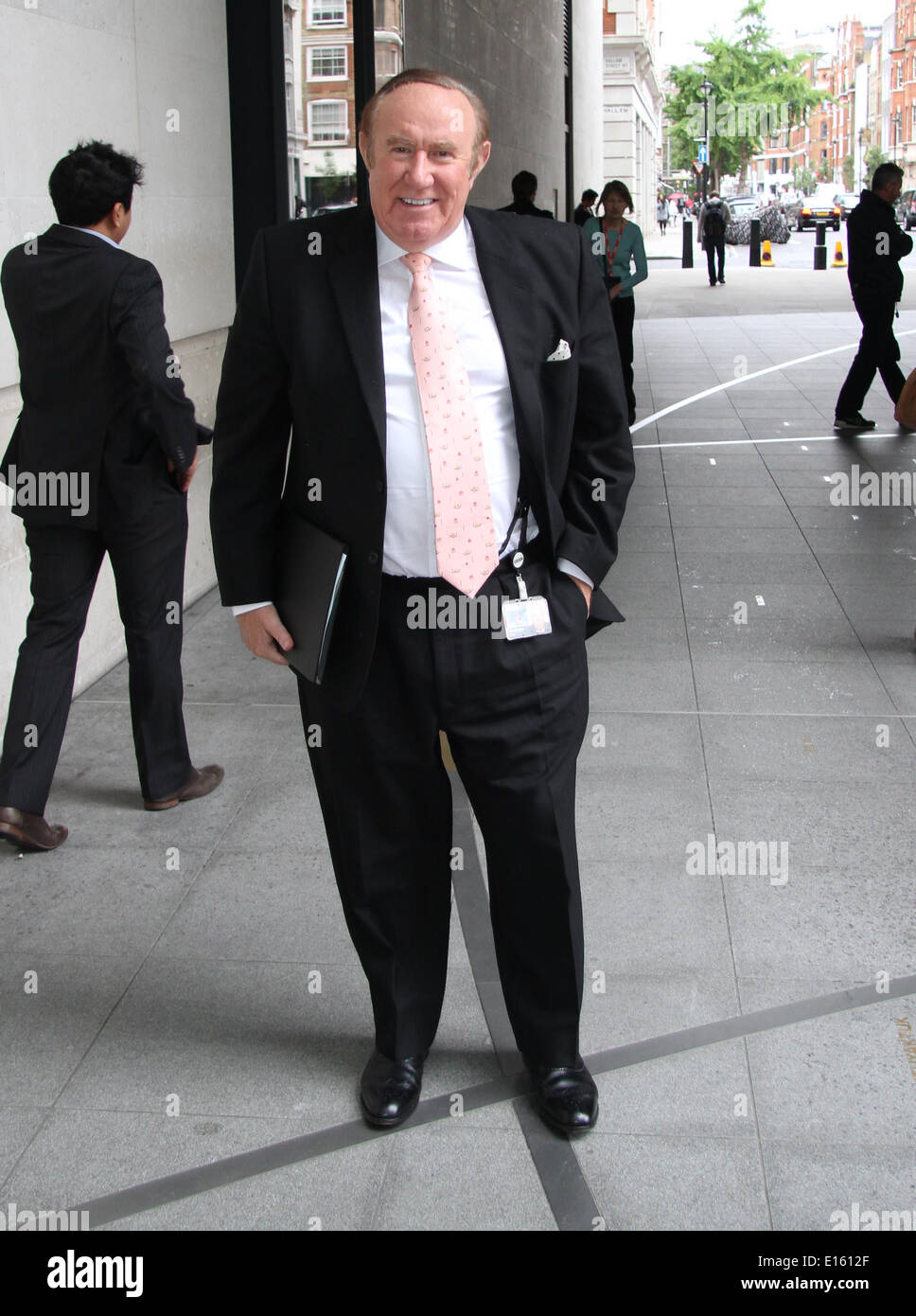 Londres, Royaume-Uni, 23 mai 2014. Andrew Neil vu arriver au bâtiment de la BBC à Londres, Royaume-Uni Banque D'Images