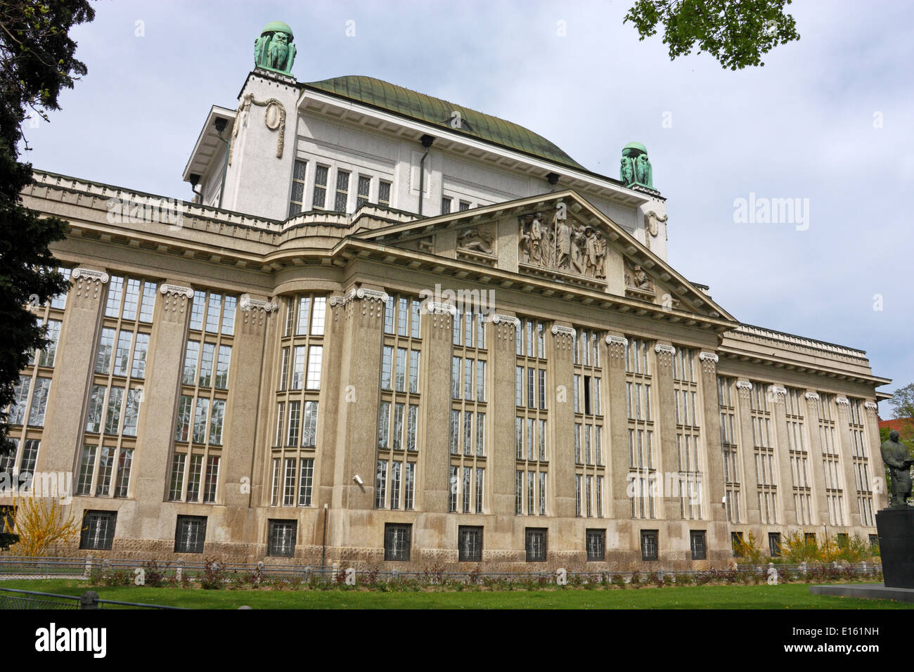 Bâtiment des archives de l'État national croate à Zagreb Banque D'Images
