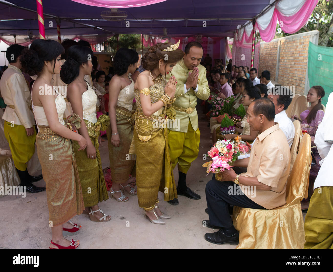 Mariage cambodgien de Suon Kosal (groom) et Sara Pao (mariée) Siem Reap, Cambodge Banque D'Images