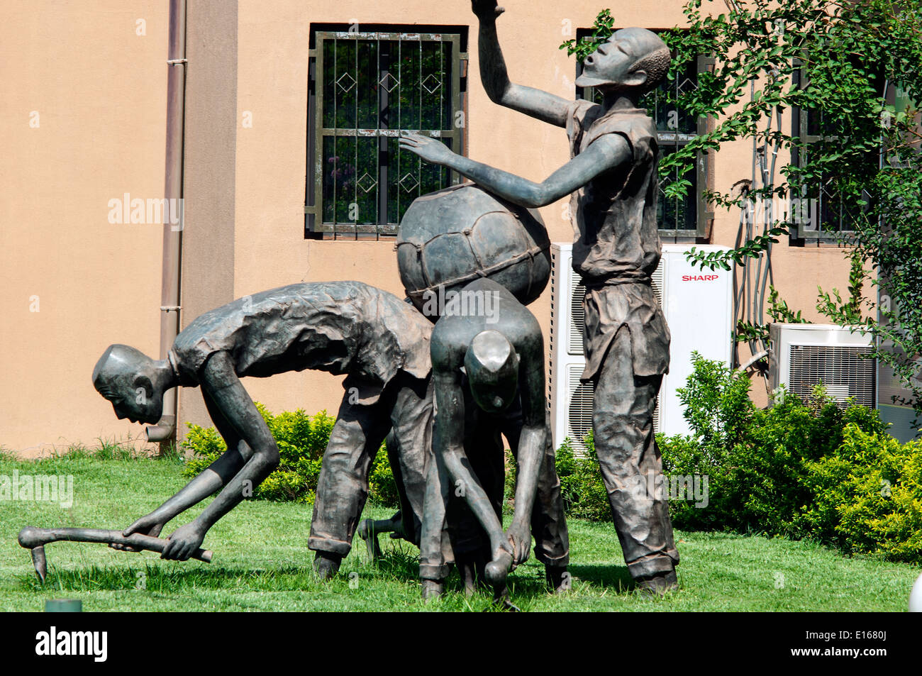 La sculpture africaine, Ouagadougou, Burkina Faso Photo Stock - Alamy