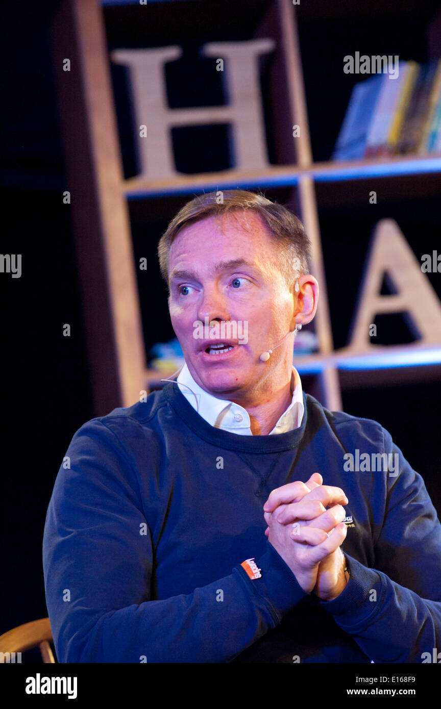 Hay-on-Wye, Powys, au Royaume-Uni. 24 mai 2014. Chris Bryant parle à Jesse Norman - Le Parlement, la Biographie : Voix ancestrales - les Alpes MP discute de son merveilleux, portait à la vue de l'histoire du parlement du 13 C à 1801. Préparent pour n'importe qui qui a jamais pensé que les députés ont été plus corrompue ou pire s'est comporté que leurs prédécesseurs. Le Hay Festival de la littérature et des Arts célèbre sa 27e année au Pays de Galles. Credit : Graham M. Lawrence/Alamy Live News. Banque D'Images