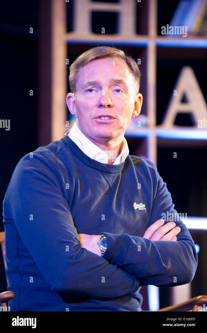 Hay-on-Wye, Powys, au Royaume-Uni. 24 mai 2014. Chris Bryant parle à Jesse Norman - Le Parlement, la Biographie : Voix ancestrales - les Alpes MP discute de son merveilleux, portait à la vue de l'histoire du parlement du 13 C à 1801. Préparent pour n'importe qui qui a jamais pensé que les députés ont été plus corrompue ou pire s'est comporté que leurs prédécesseurs. Le Hay Festival de la littérature et des Arts célèbre sa 27e année au Pays de Galles. Credit : Graham M. Lawrence/Alamy Live News. Banque D'Images