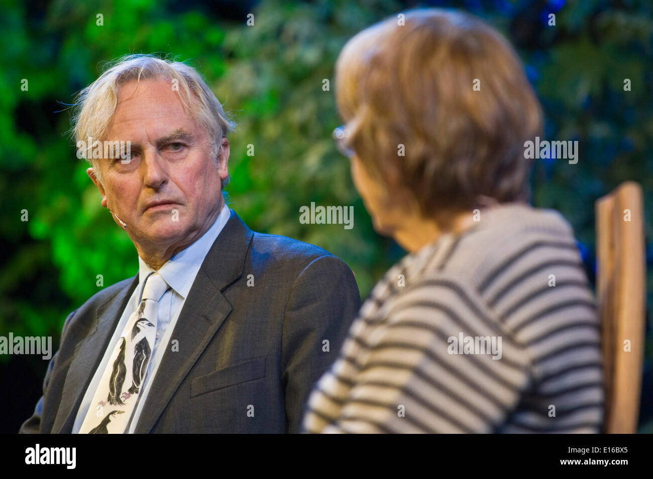 Le généticien RICHARD DAWKINS en parlant de 'la réalisation d'un scientifique' sur scène à Hay Festival 2014 ©Jeff Morgan Banque D'Images