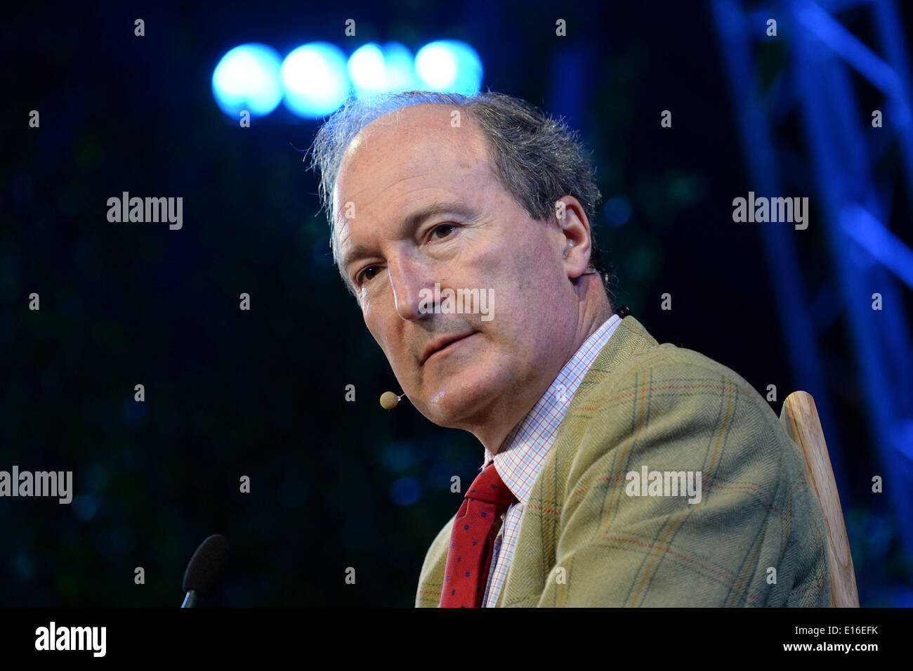 Hay-on-Wye, au Pays de Galles, Royaume-Uni Le samedi 24 mai 2014 CHARLES MOORE, rédacteur en chef du Daily Telegraph, parler sur le troisième jour de la 2014 Daily Telegraph Hay Festival de littérature, le Pays de Galles UK Crédit : Keith morris/Alamy Live News Banque D'Images